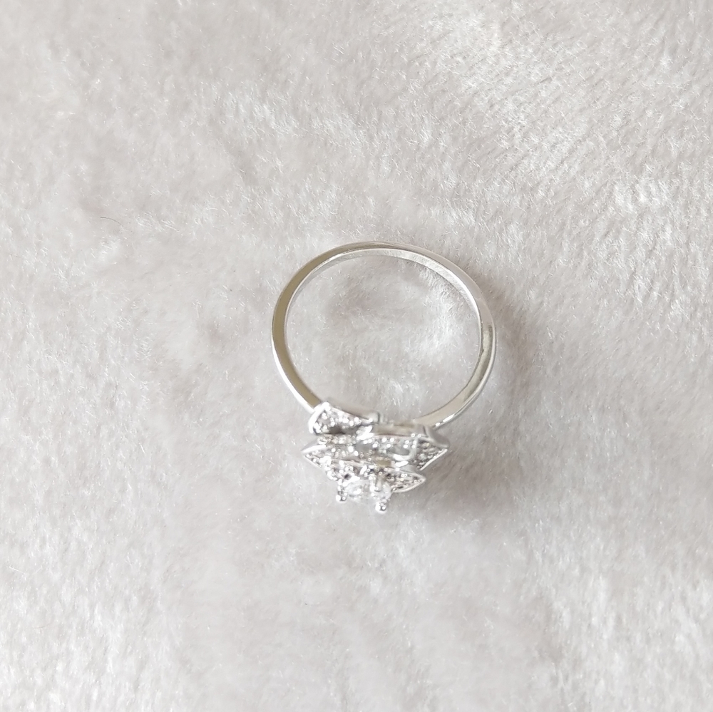 💎NEW💎 WHITE GOLD PLATED CAMILLIA RING - Picture 8 of 10